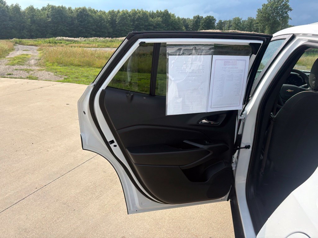 Used 2025 Chevrolet Trax LS FWD image 35