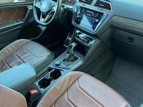 Used 2023 Volkswagen Tiguan SEL R-Line image 16