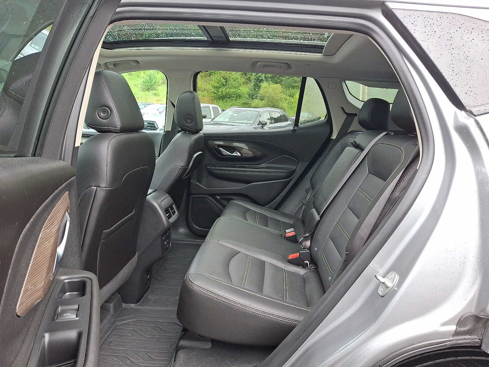 Used 2023 GMC Terrain Denali w/ Denali Premium Package AWD/4WD image 10