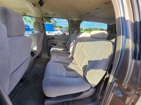 Used 2004 Chevrolet Suburban LS w/ Preferred Equipment Group RWD image 18