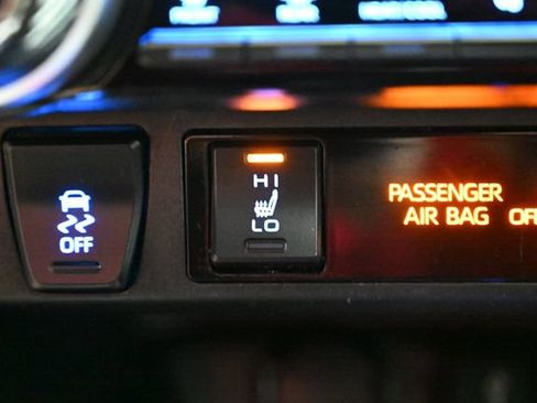 Used 2022 Toyota RAV4 XLE w/ Convenience Package AWD/4WD image 30