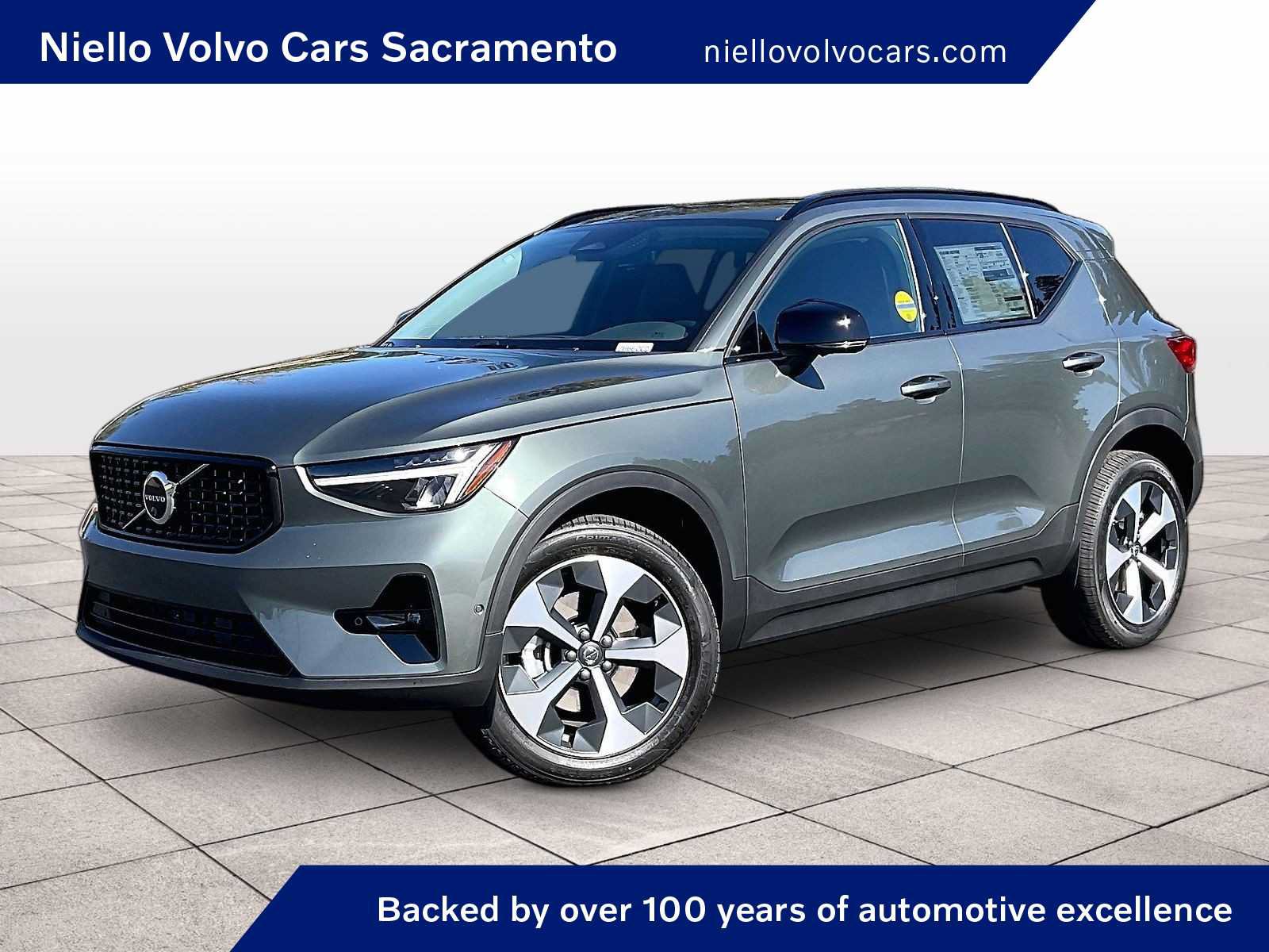 New 2026 Volvo XC40 B5 Plus AWD/4WD image 1