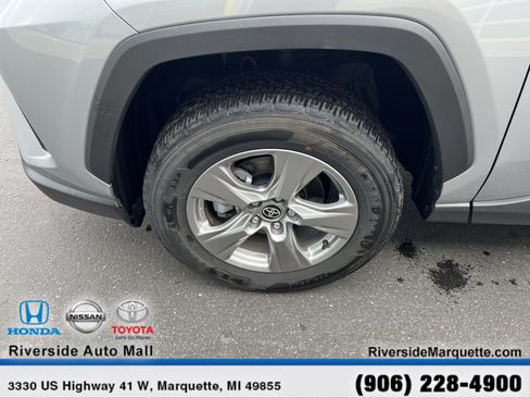 Used 2025 Toyota RAV4 XLE AWD/4WD image 11