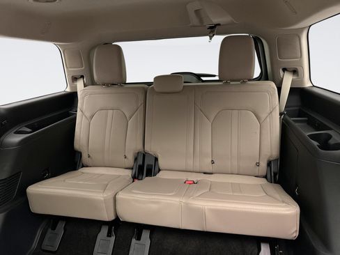 Used 2022 Ford Expedition Limited image 23