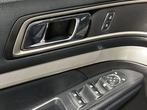 Used 2016 Ford Explorer XLT AWD/4WD image 20