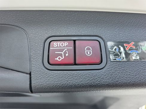 Used 2025 Mercedes-Benz GLS 450 4MATIC image 20