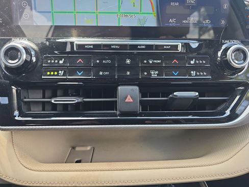 Used 2021 Toyota Highlander Platinum AWD/4WD image 24