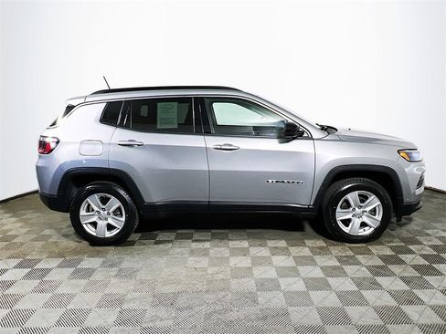 Used 2022 Jeep Compass Latitude w/ Sun and Sound Group image 9