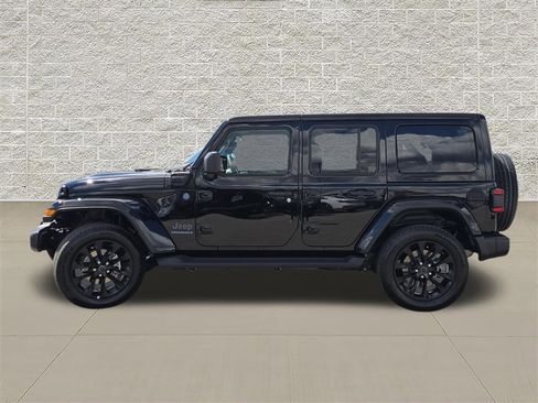 Used 2025 Jeep Wrangler Unlimited Sahara AWD/4WD image 4