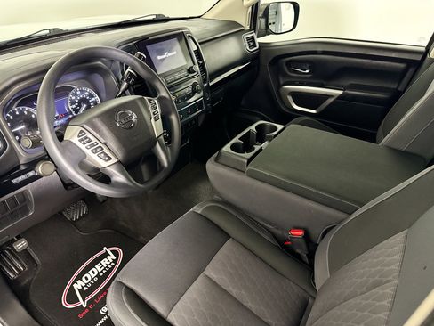 Used 2022 Nissan Titan SV image 15