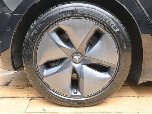 Used 2018 Tesla Model 3 Long Range image 13