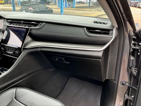 Used 2023 Jeep Grand Cherokee Limited w/ Luxury Tech Group II image 19