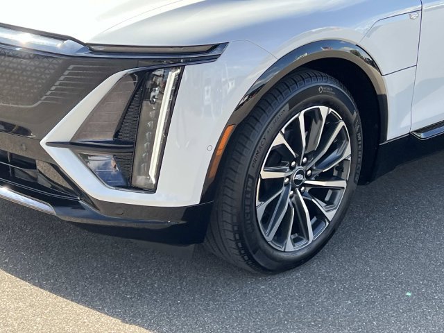 Used 2024 Cadillac Lyriq Sport w/ LPO, Floor Liner Package AWD/4WD image 7