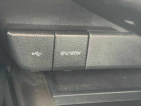 Used 2024 Toyota Camry SE image 30