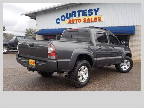 Used 2013 Toyota Tacoma 4x4 Double Cab w/ TRD Sport Pkg image 9
