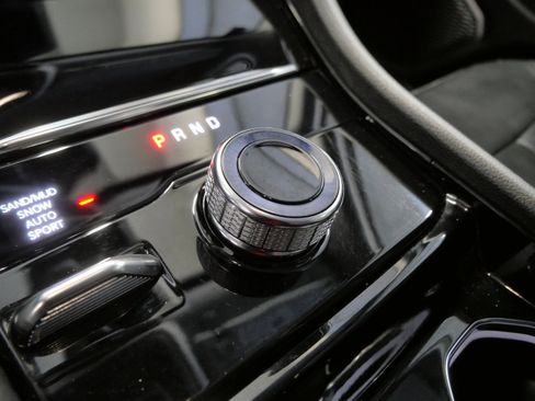 Used 2023 Jeep Grand Cherokee Limited w/ Luxury Tech Group II image 29