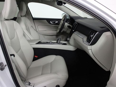 Certified 2025 Volvo V60 B5 Cross Country Plus image 29