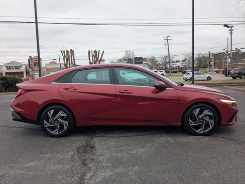 Used 2024 Hyundai Elantra Limited image 3