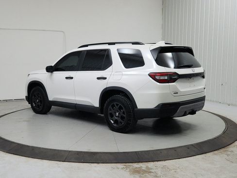 Used 2025 Honda Pilot TrailSport image 6