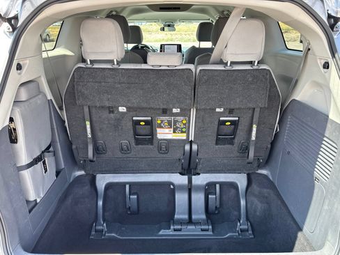 Used 2024 Toyota Sienna LE FWD image 14