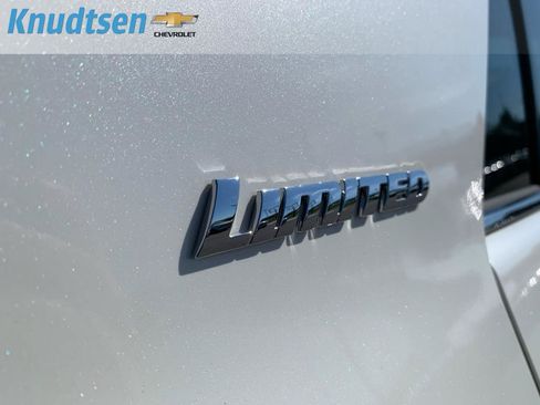 Used 2018 Toyota 4Runner Limited w/ Four Season Floor Mat Package AWD/4WD image 9