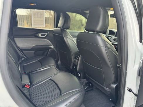Used 2023 Jeep Compass Latitude w/ Convenience Group image 16