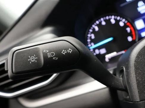 Used 2023 Ford Explorer XLT w/ Equipment Group 202A AWD/4WD image 25