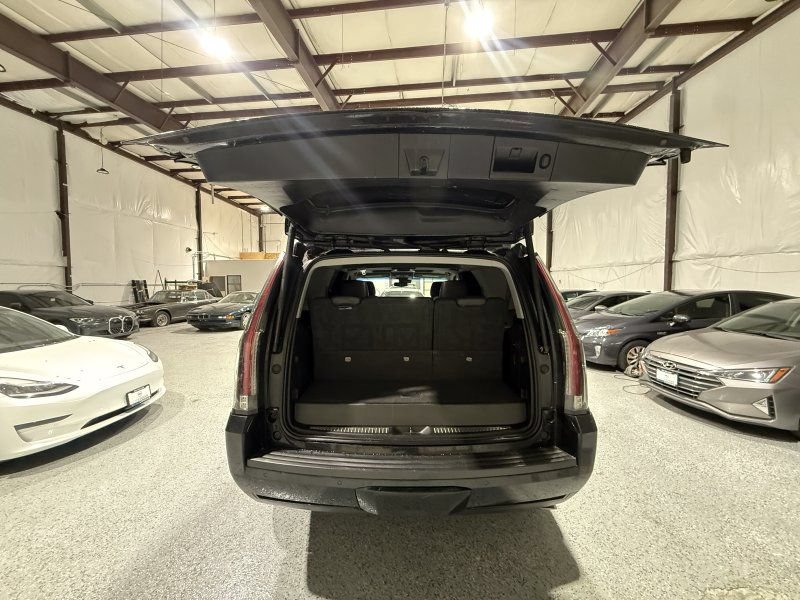 Used 2018 Cadillac Escalade Premium Luxury w/ LPO, Radiant Package AWD/4WD image 12