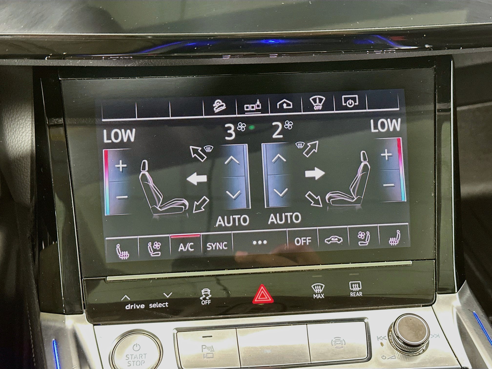 Used 2019 Audi e-tron Prestige w/ Prestige Package AWD/4WD image 23