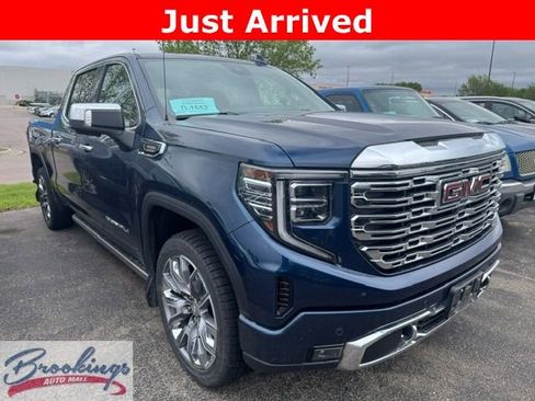 Used 2023 GMC Sierra 1500 Denali w/ Denali Reserve Package AWD/4WD image 1