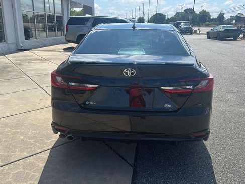 Used 2025 Toyota Camry SE image 9