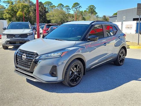 Used 2023 Nissan Kicks SR image 5