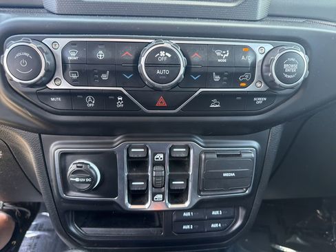 Used 2023 Jeep Gladiator Sport AWD/4WD image 26