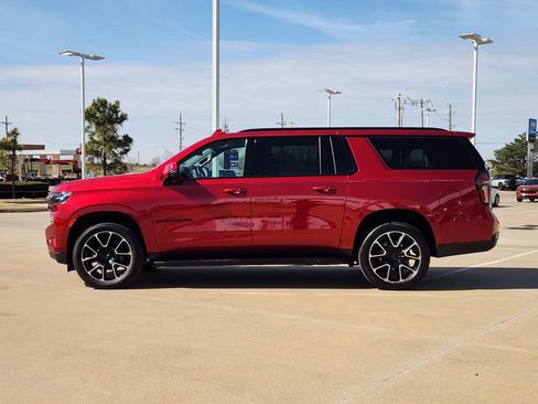 Used 2024 Chevrolet Suburban RST w/ Luxury Package image 5