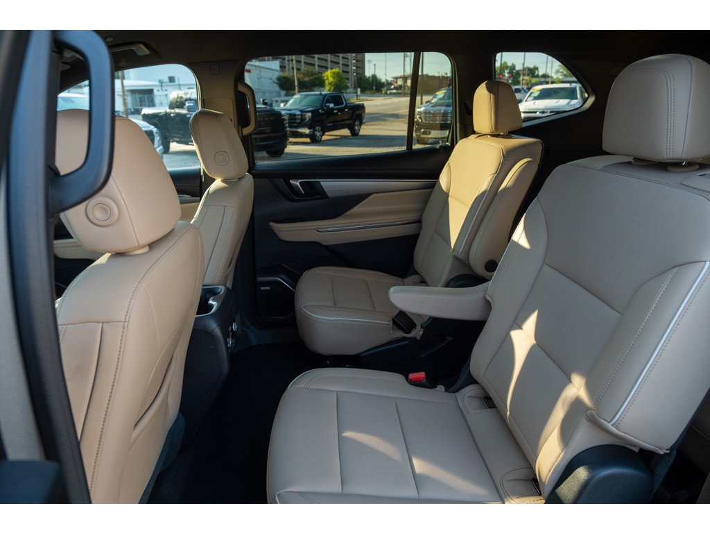 Used 2025 Buick Enclave Preferred FWD image 13