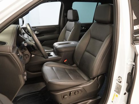 Used 2023 Chevrolet Tahoe Z71 w/ Luxury Package image 3