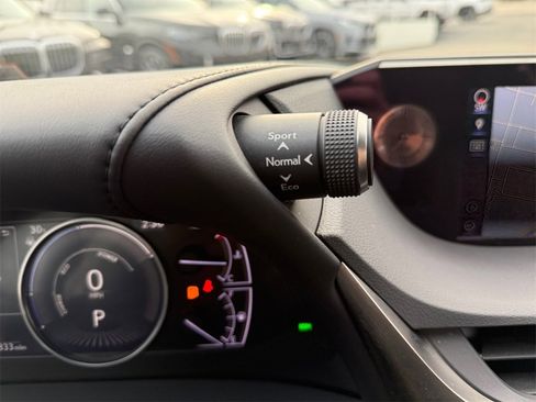 Used 2019 Lexus ES 300h w/ Luxury Package image 33