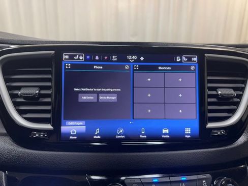 Used 2025 Chrysler Pacifica Select FWD image 23
