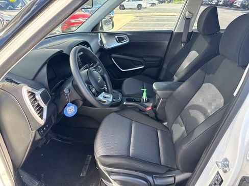 Certified 2023 Kia Soul LX w/ LX Technology Package FWD image 11