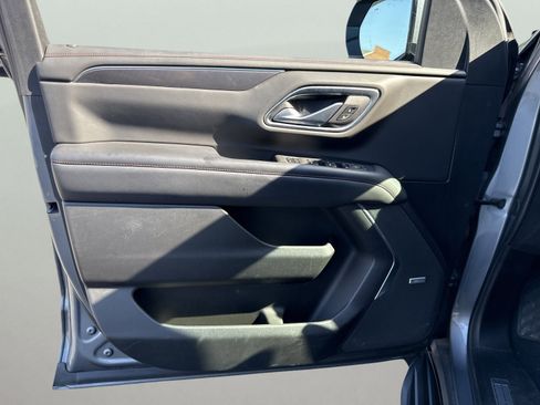 Used 2022 Chevrolet Suburban RST w/ Luxury Package image 15