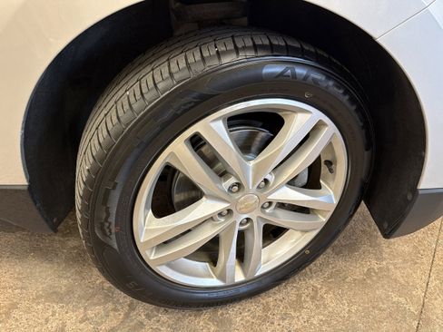 Used 2020 Chevrolet Equinox Premier image 13