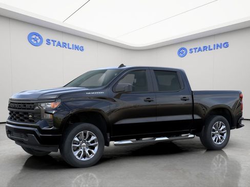 Used 2025 Chevrolet Silverado 1500 Custom RWD image 2