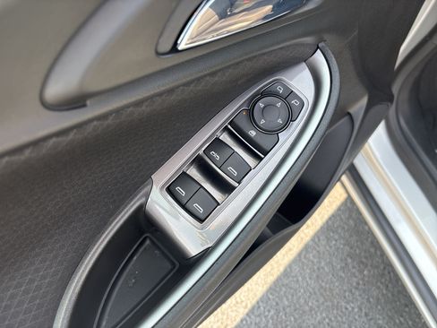 Used 2022 Chevrolet Malibu LT FWD image 15