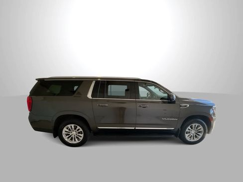 Used 2021 GMC Yukon XL SLT w/ SLT Premium Package AWD/4WD image 9
