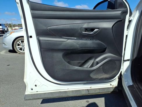 Certified 2025 Hyundai Tucson SE image 7