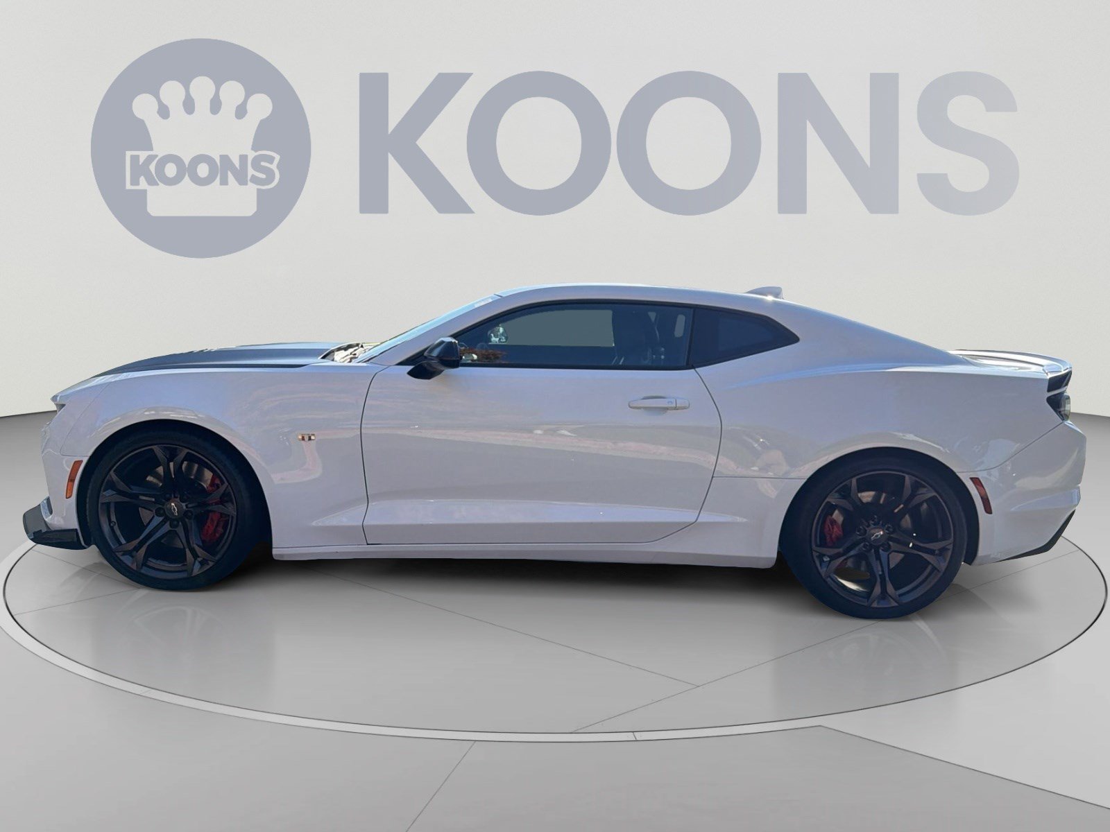 Used 2020 Chevrolet Camaro SS RWD image 2