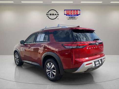 Used 2023 Nissan Pathfinder SL AWD/4WD image 4