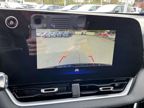Used 2025 Chevrolet Equinox LT FWD image 14