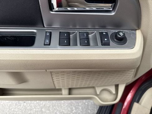 Used 2015 Ford Expedition XLT w/ Equipment Group 202A RWD image 11