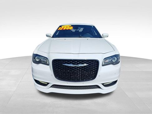 Used 2018 Chrysler 300 S w/ 300S Premium Group RWD image 8